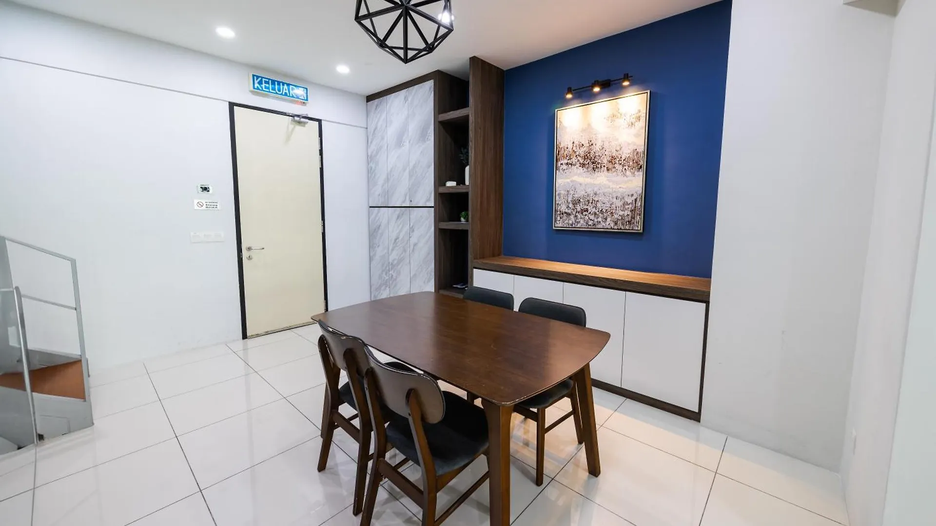 Sunrise Gurney #Seaview #Gurneydrive #Familystay George Town Apartment