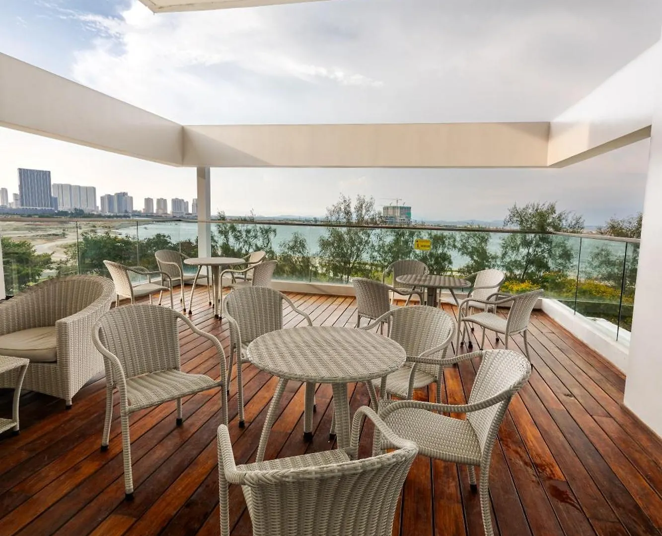 Sunrise Gurney #Seaview #Gurneydrive #Familystay George Town