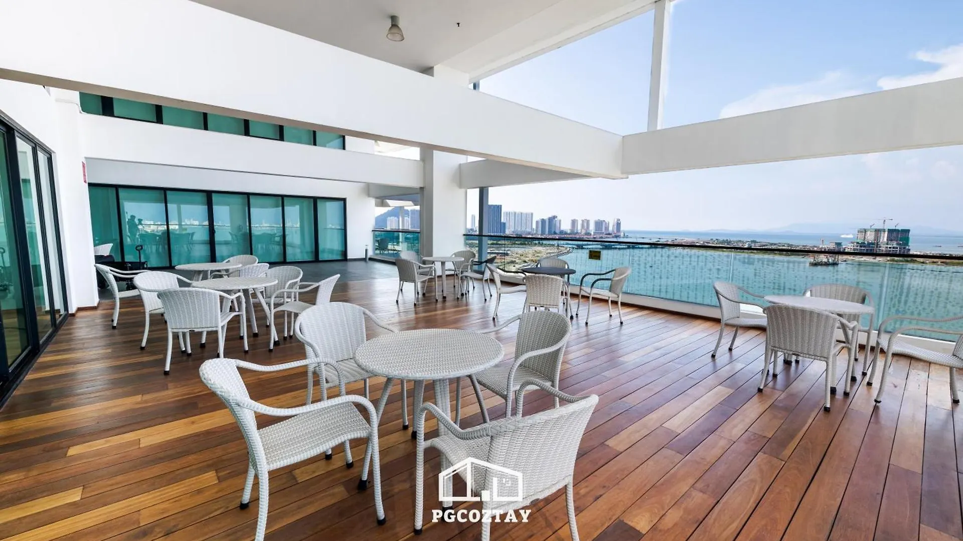 Sunrise Gurney #Seaview #Gurneydrive #Familystay George Town Apartment