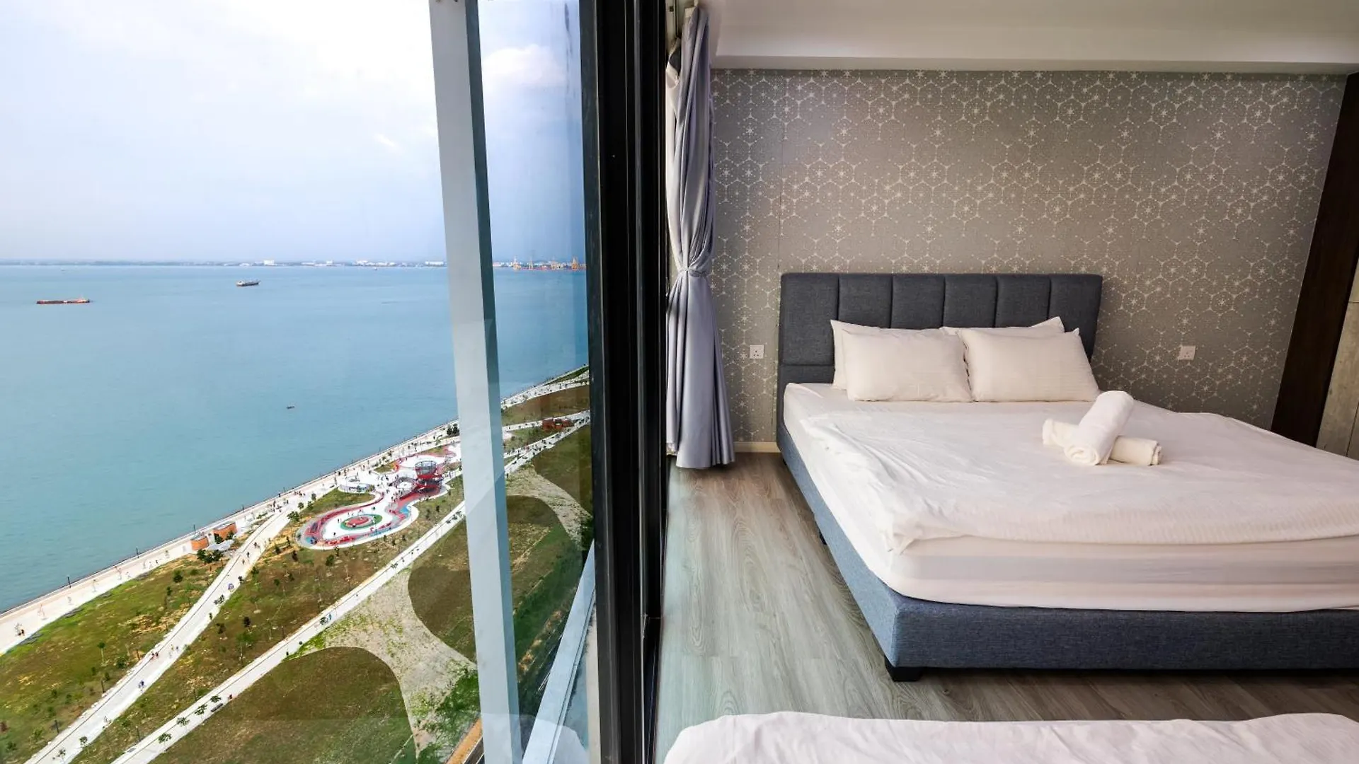 Sunrise Gurney #Seaview #Gurneydrive #Familystay George Town Apartment